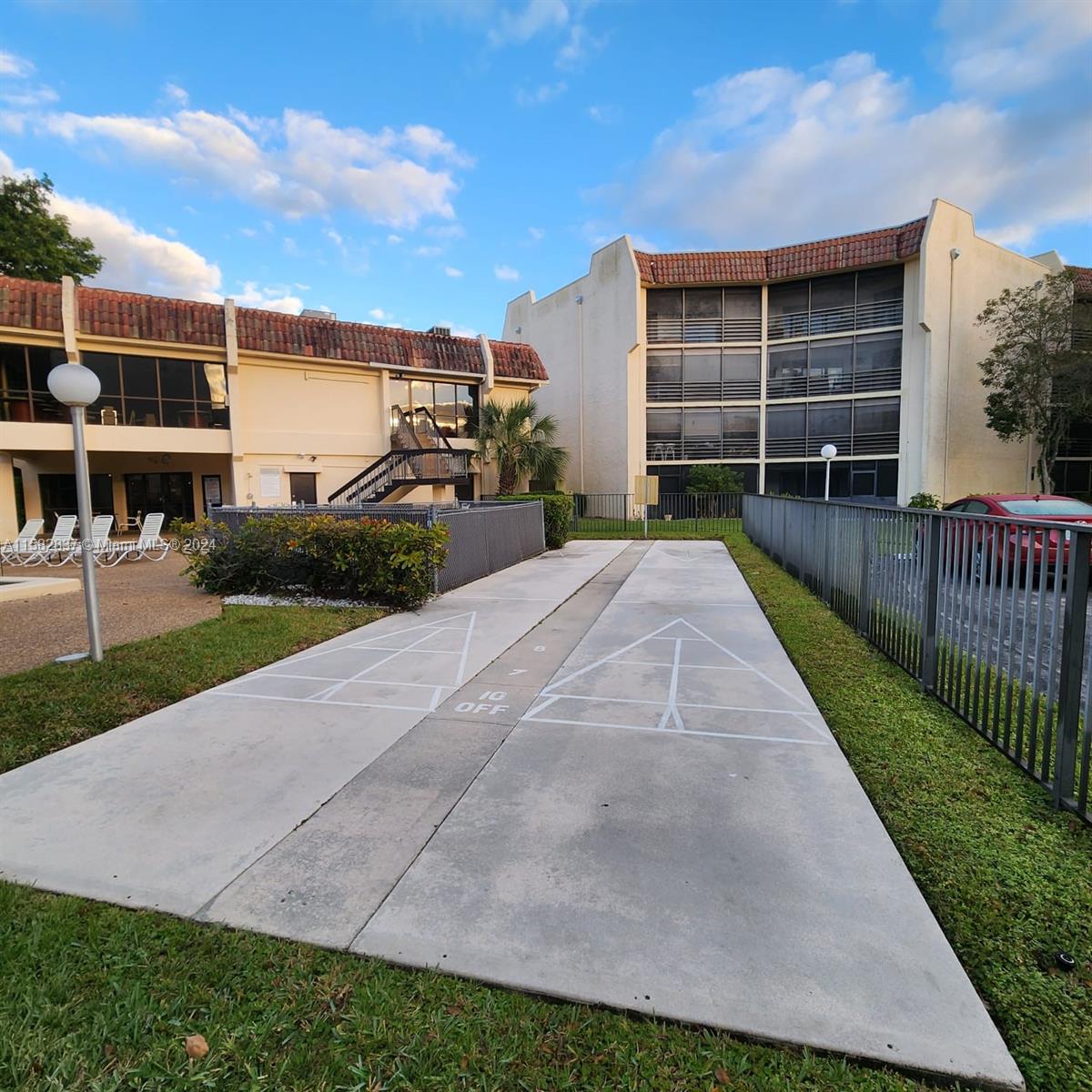 PLANTATION CLUB B CONDO - Residential