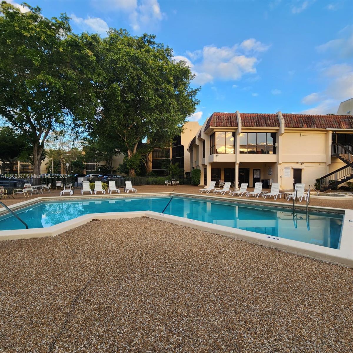 PLANTATION CLUB B CONDO - Residential