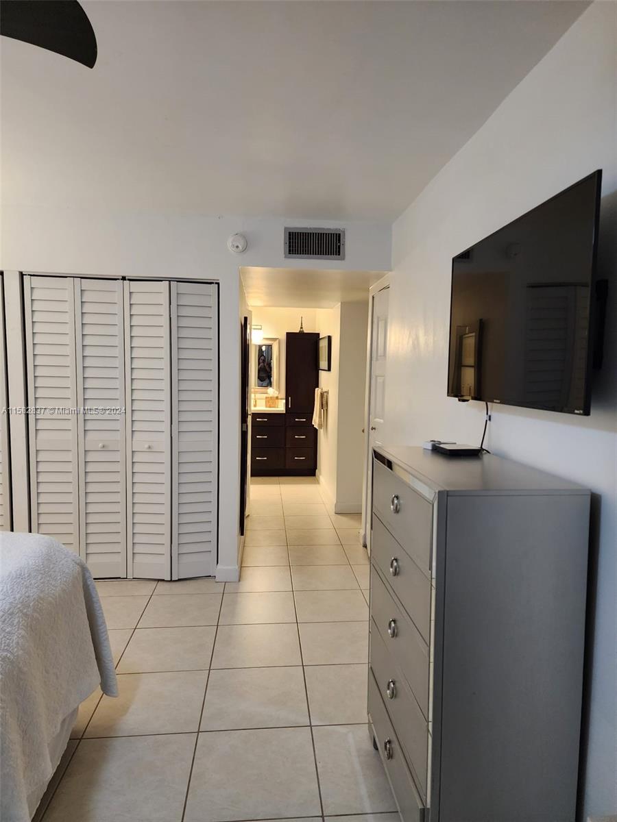 PLANTATION CLUB B CONDO - Residential