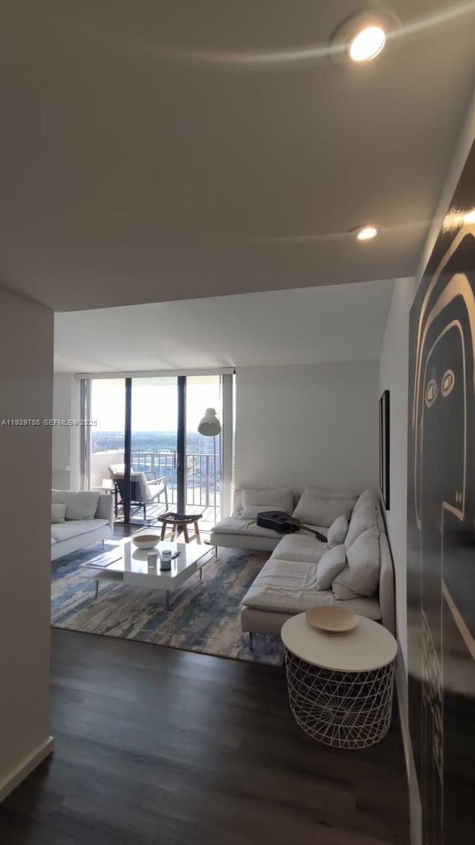 TOWER AT BISCAYNE COVE CO - Residential Lease