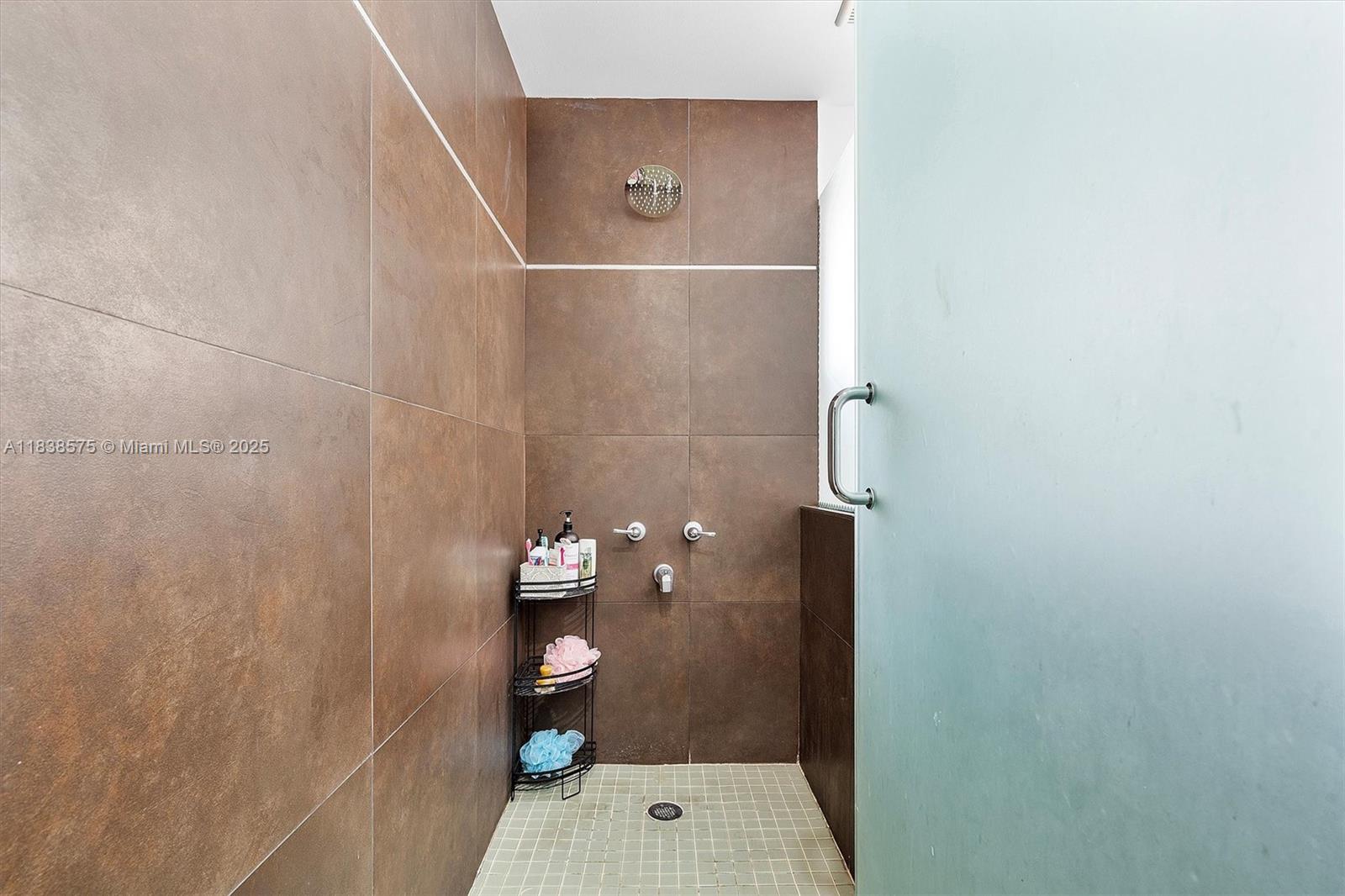 BELLEVUE BISCAYNE - Residential Lease