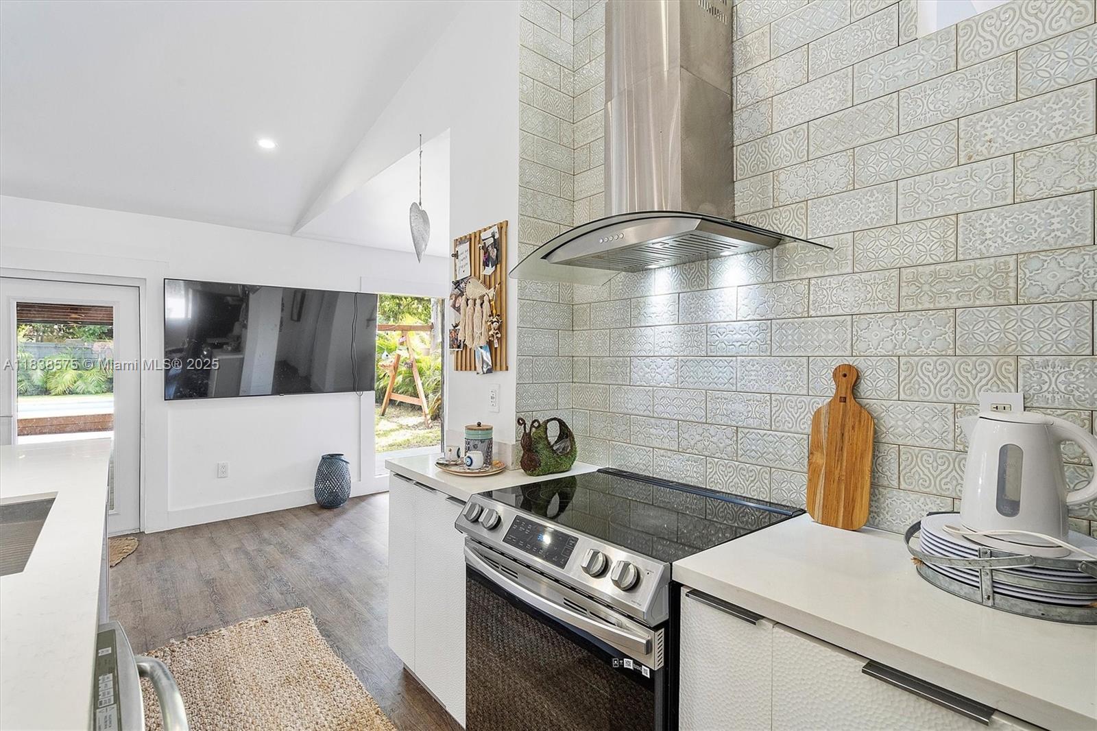 BELLEVUE BISCAYNE - Residential Lease