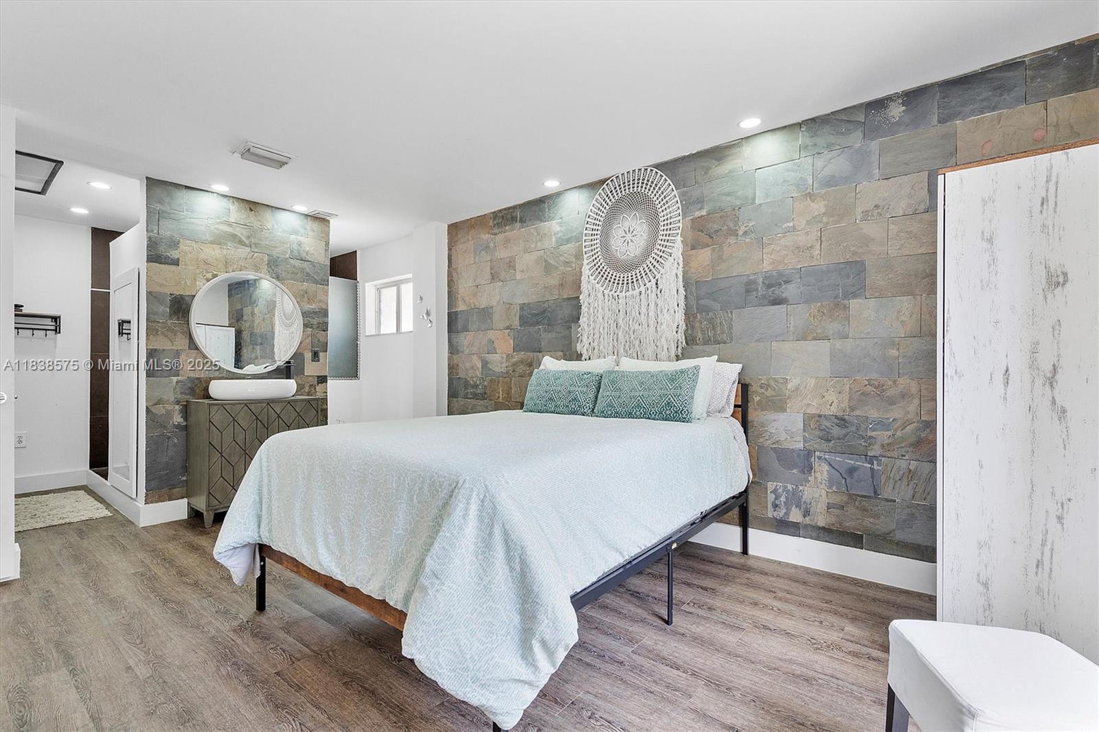 BELLEVUE BISCAYNE - Residential Lease