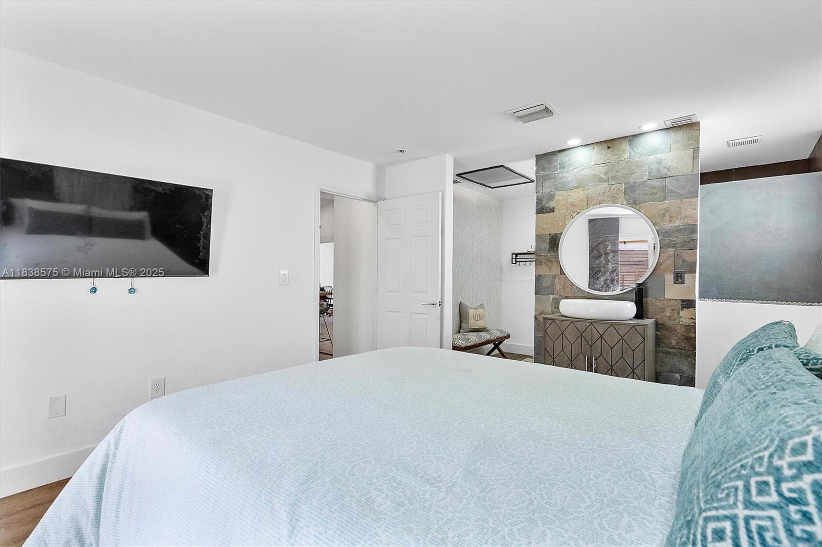 BELLEVUE BISCAYNE - Residential Lease