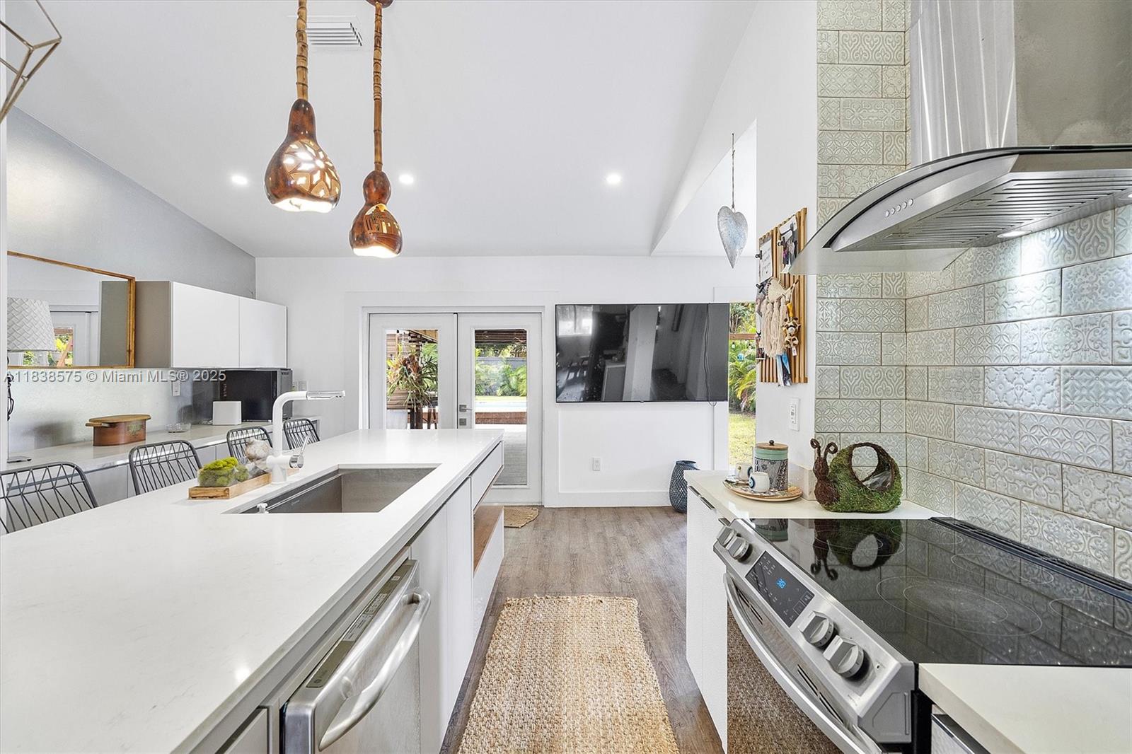 BELLEVUE BISCAYNE - Residential Lease