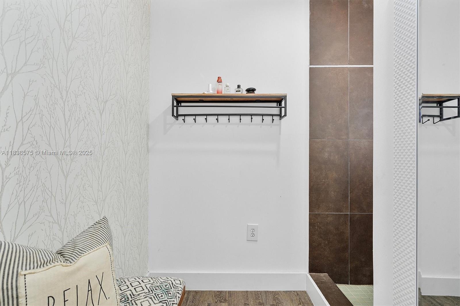 BELLEVUE BISCAYNE - Residential Lease