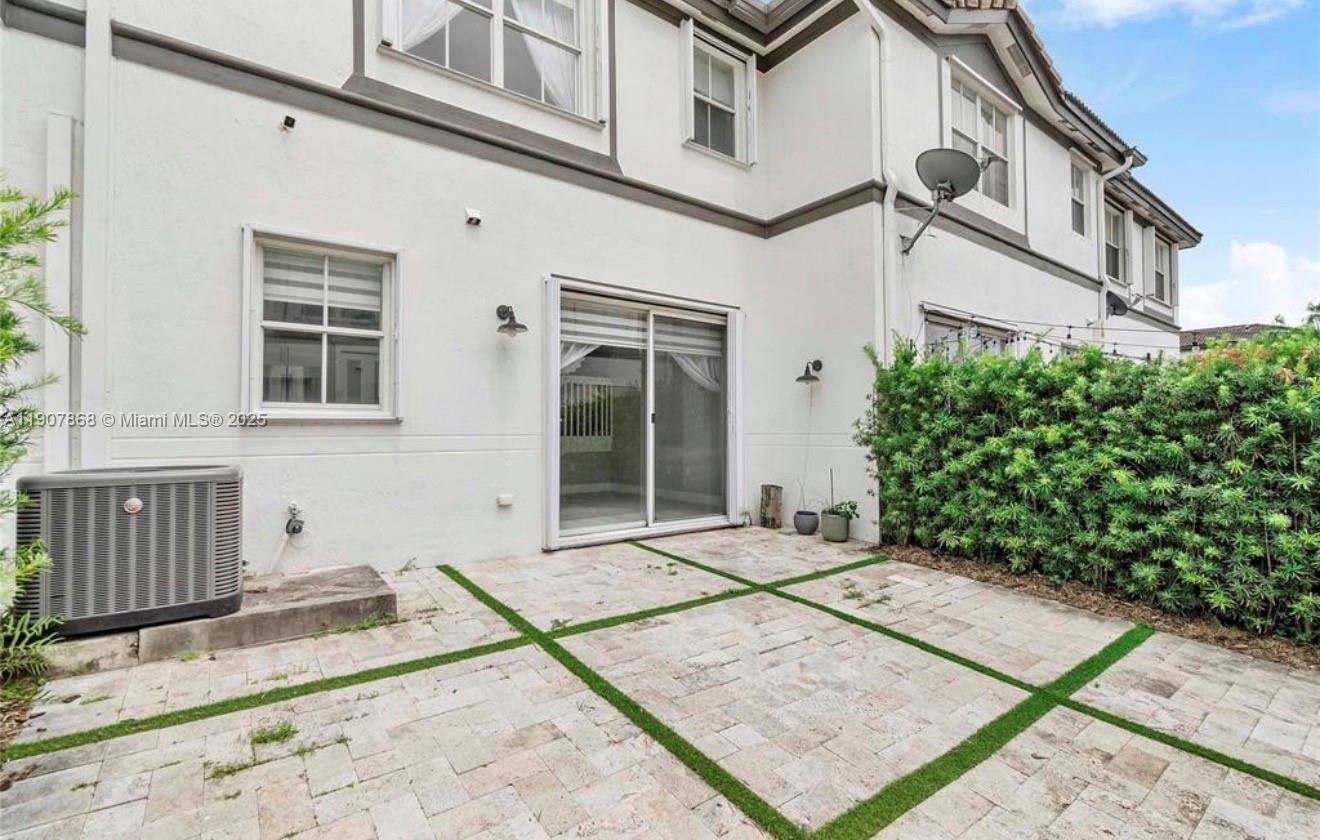 DORAL ISLES NORTH SEC TWO - Residential Lease