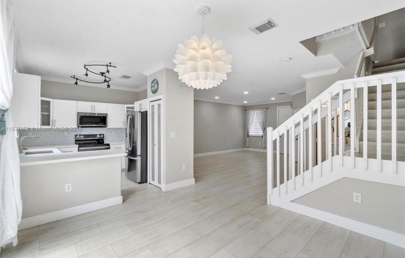 DORAL ISLES NORTH SEC TWO - Residential Lease