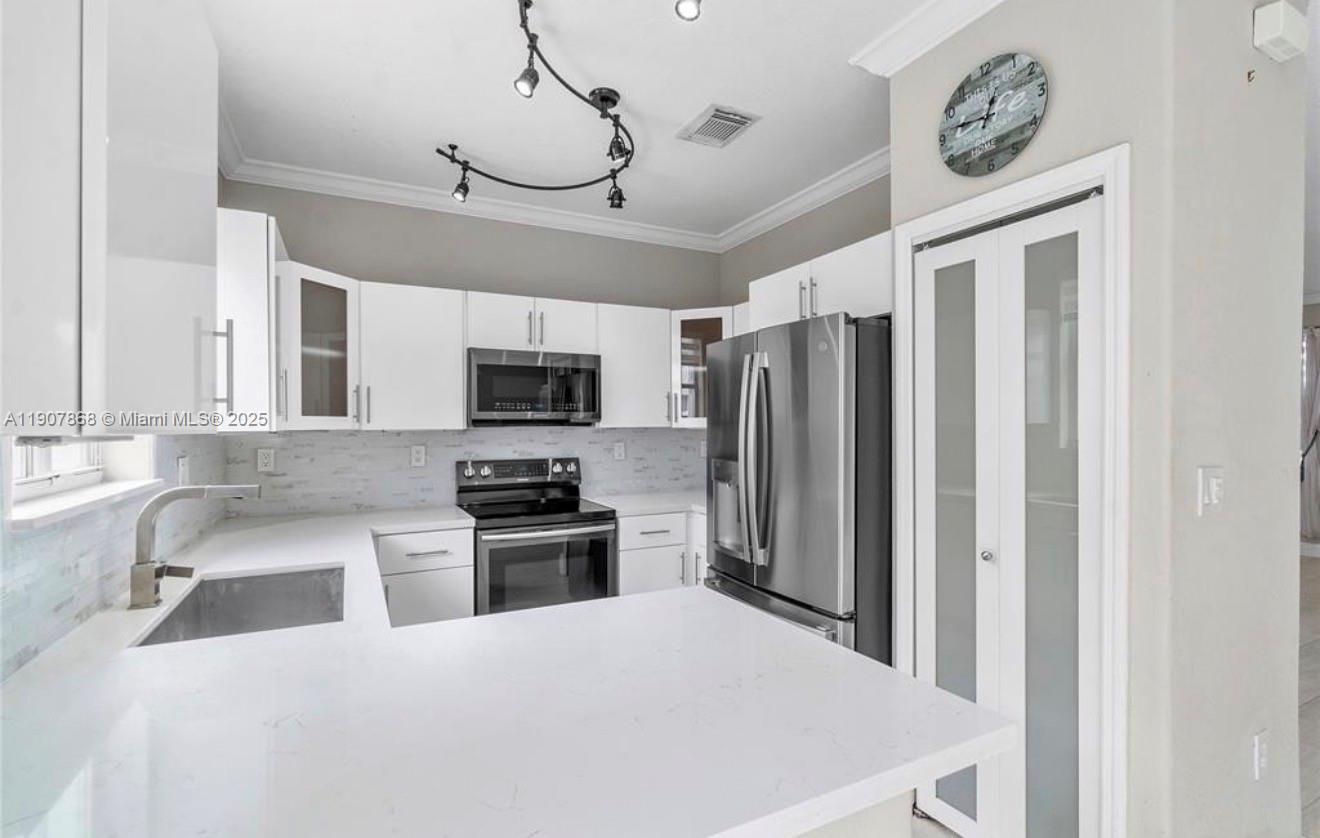 DORAL ISLES NORTH SEC TWO - Residential Lease