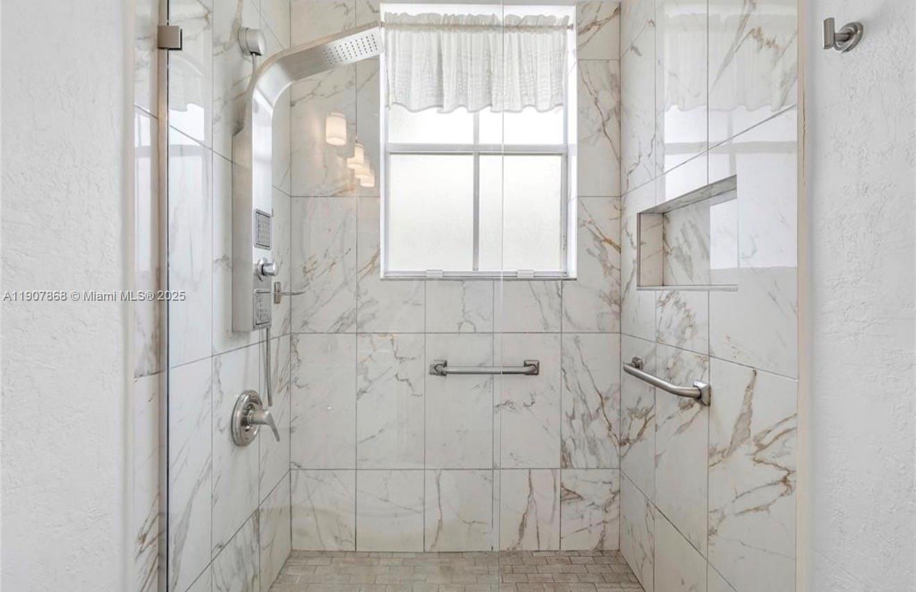 DORAL ISLES NORTH SEC TWO - Residential Lease