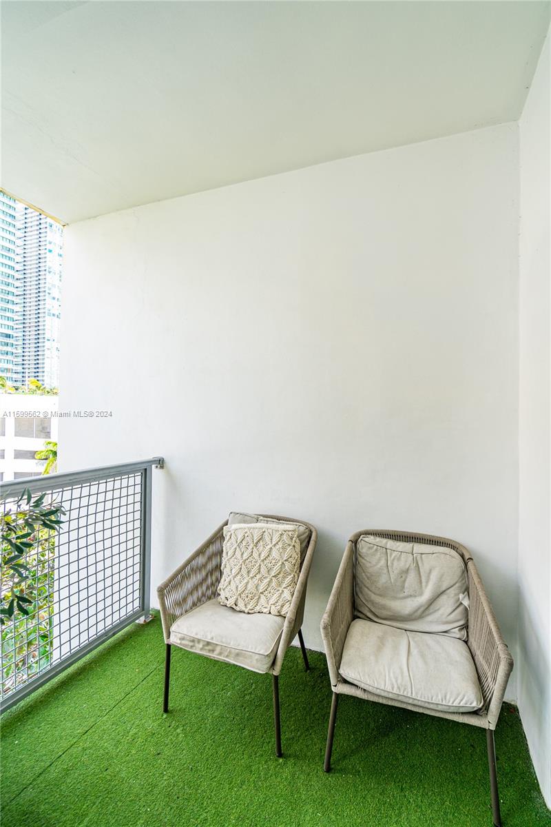 EMILIA CONDO - Residential