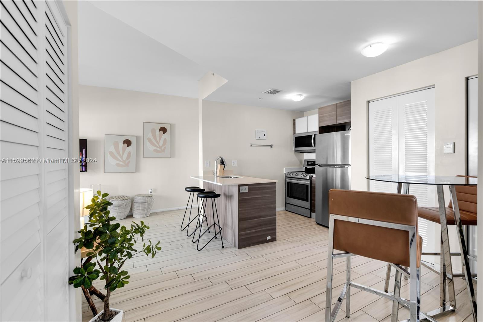 EMILIA CONDO - Residential