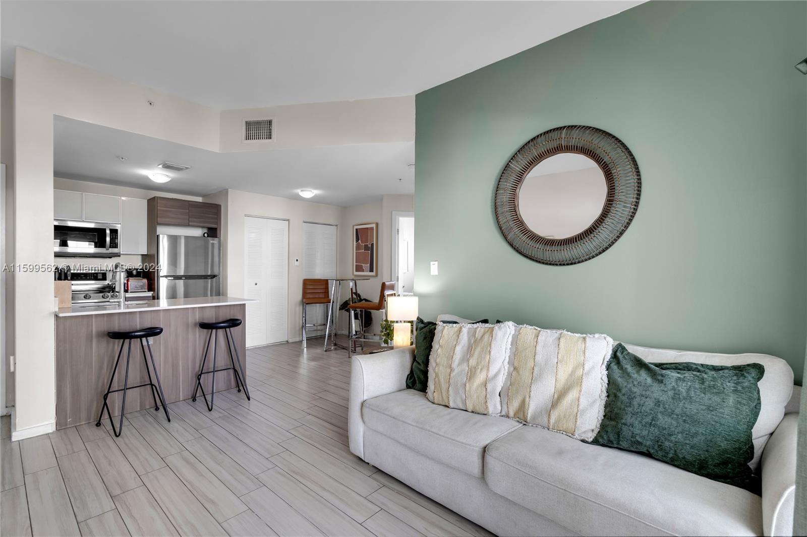 EMILIA CONDO - Residential