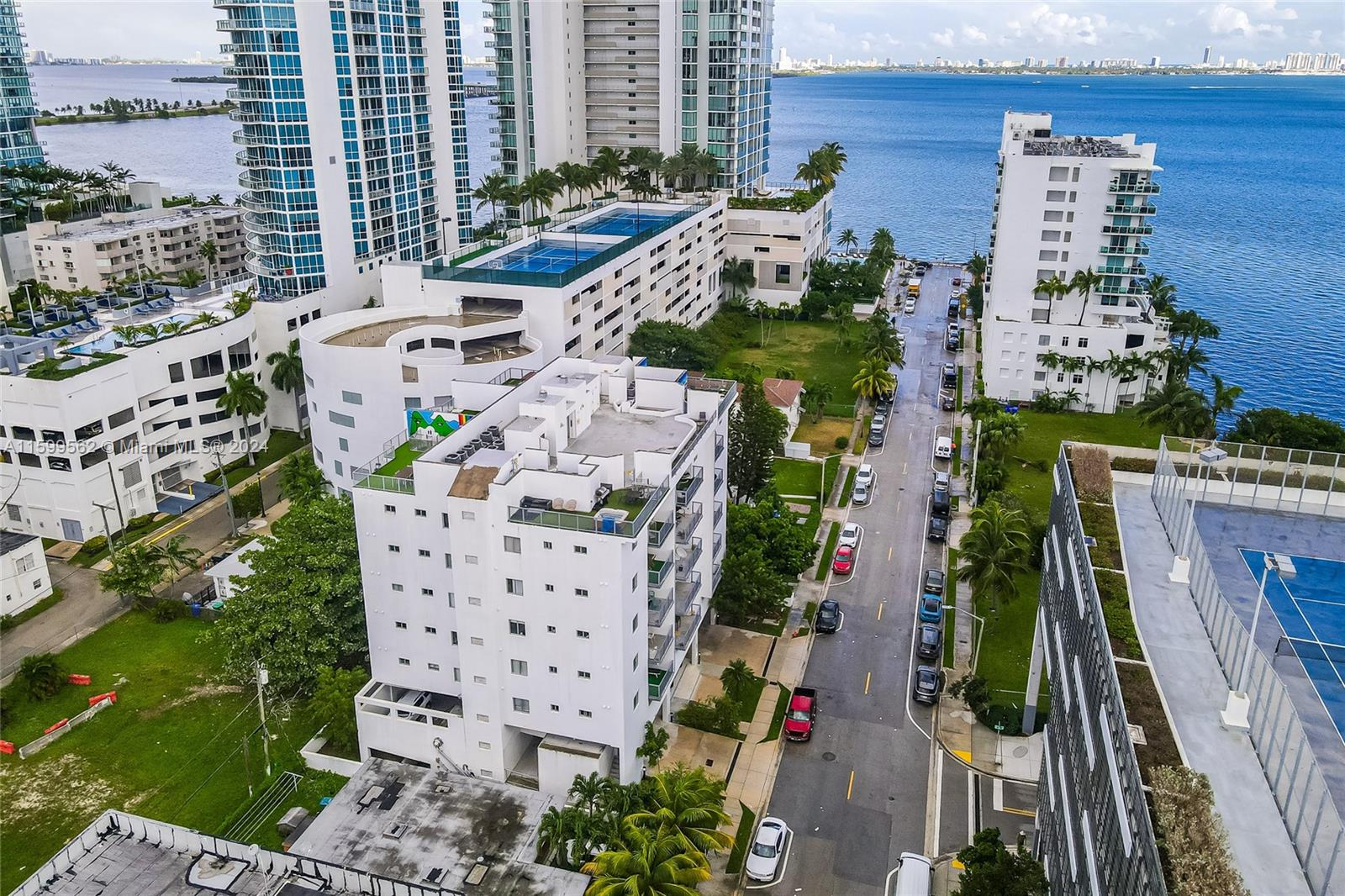 EMILIA CONDO - Residential