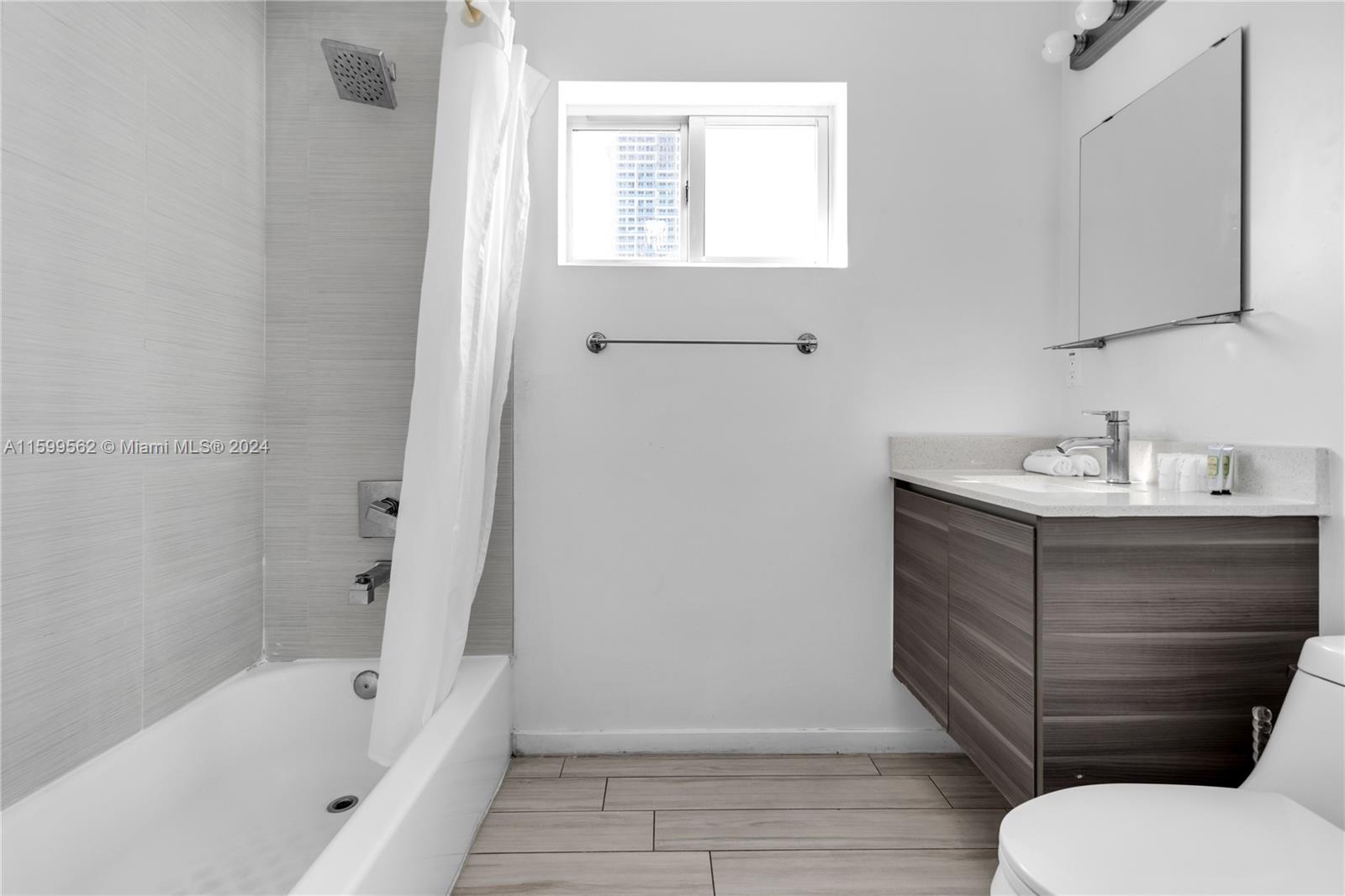 EMILIA CONDO - Residential