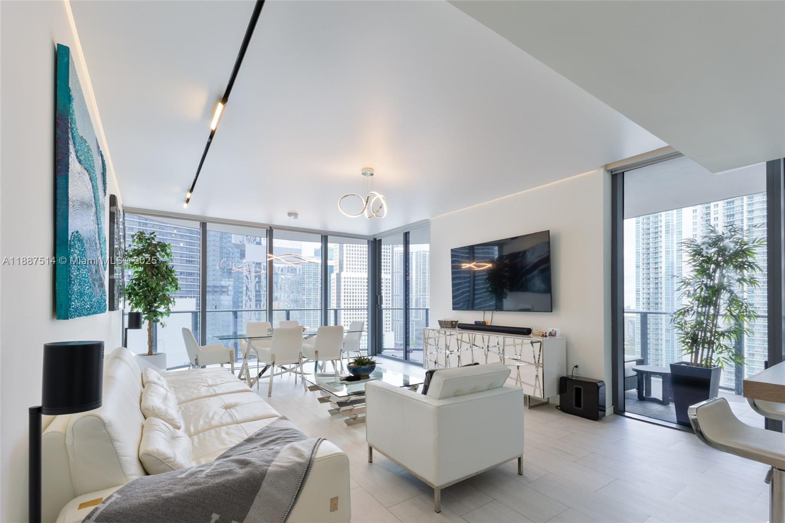 1000 Brickell Plz 2515