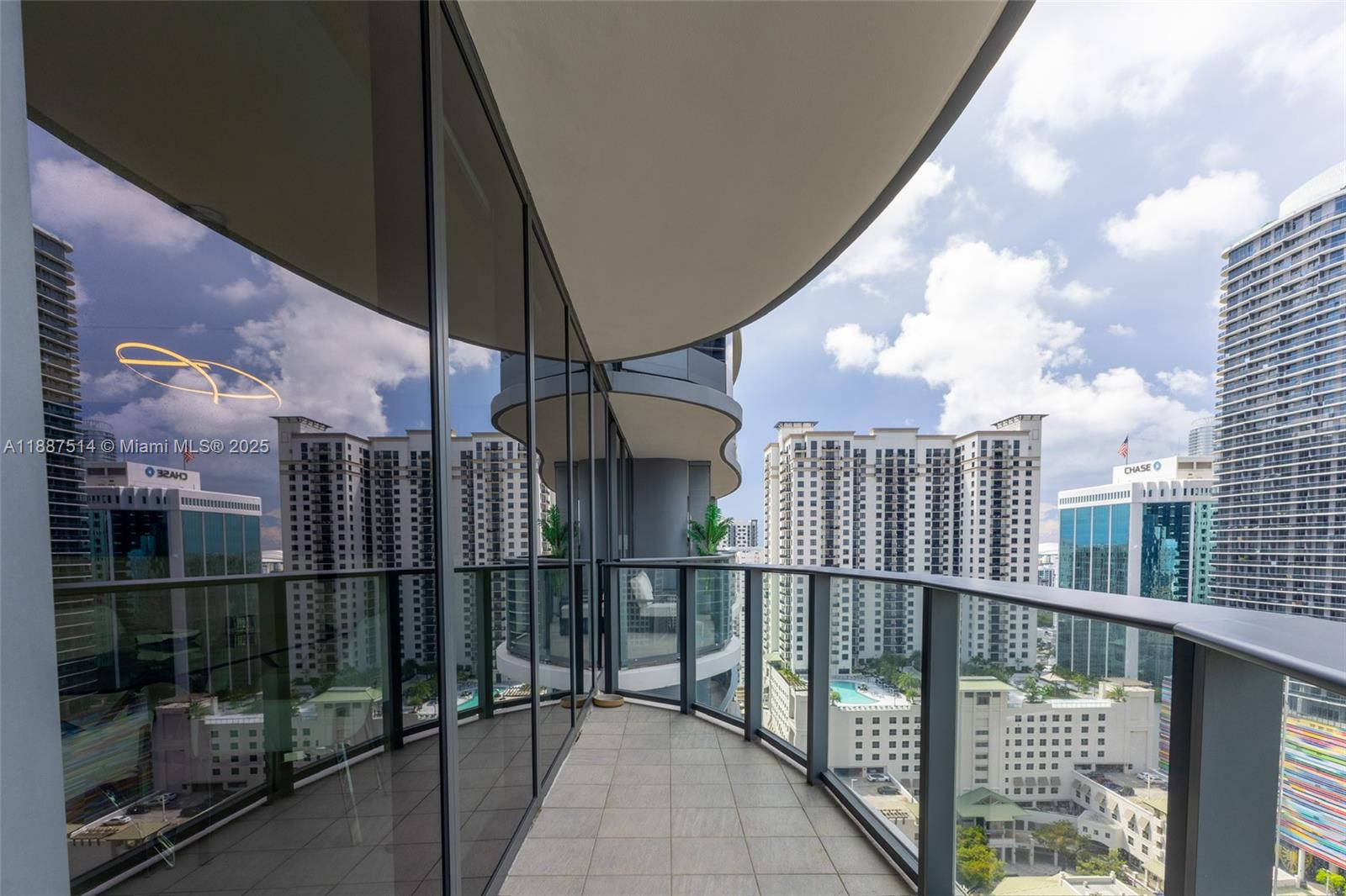 1000 Brickell Plz 2515