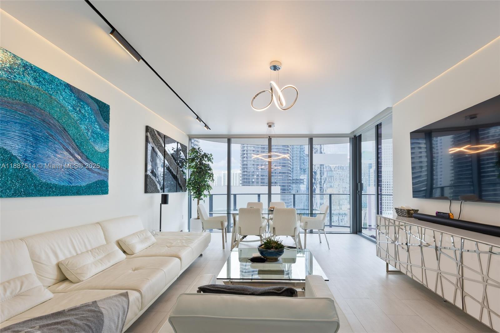 1000 Brickell Plz 2515