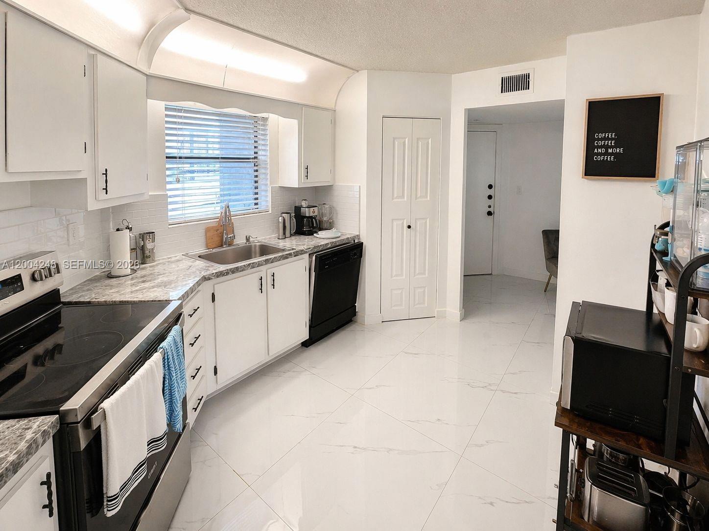 PLANTATION CLUB C CONDO - Residential