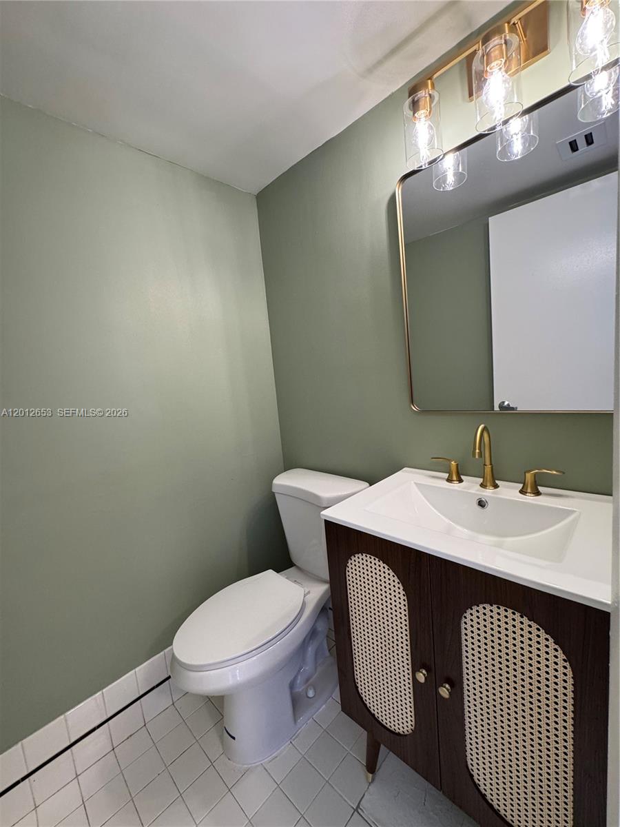 THE DRAKE CONDO - Residential Lease