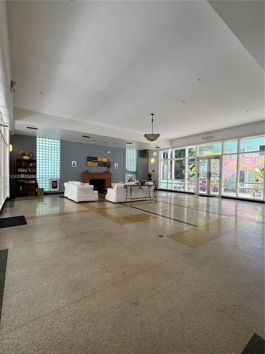 THE DRAKE CONDO - Residential Lease