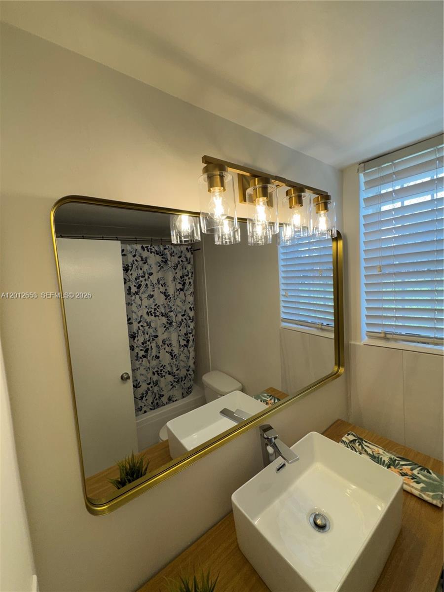 THE DRAKE CONDO - Residential Lease