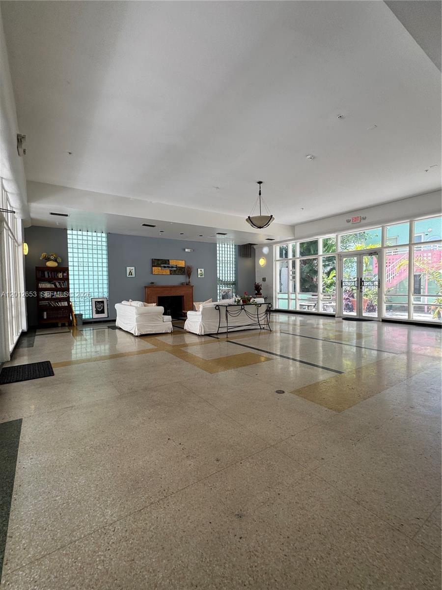 THE DRAKE CONDO - Residential Lease