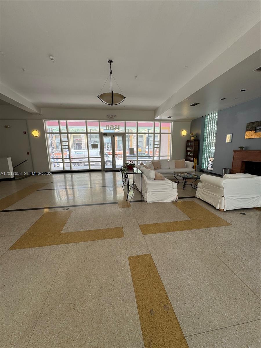 THE DRAKE CONDO - Residential Lease