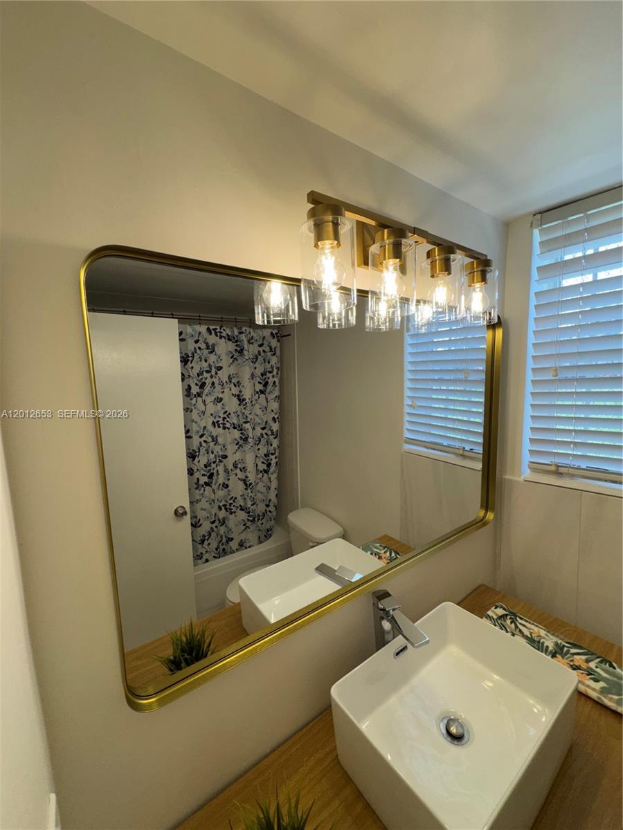 THE DRAKE CONDO - Residential Lease