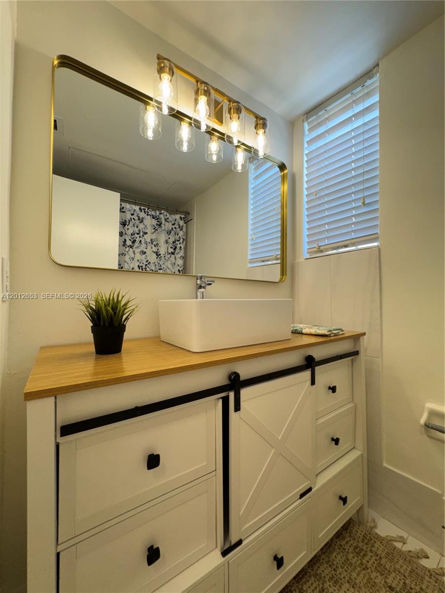 THE DRAKE CONDO - Residential Lease