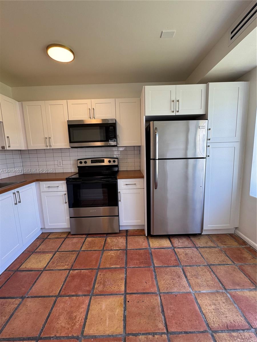 THE DRAKE CONDO - Residential Lease