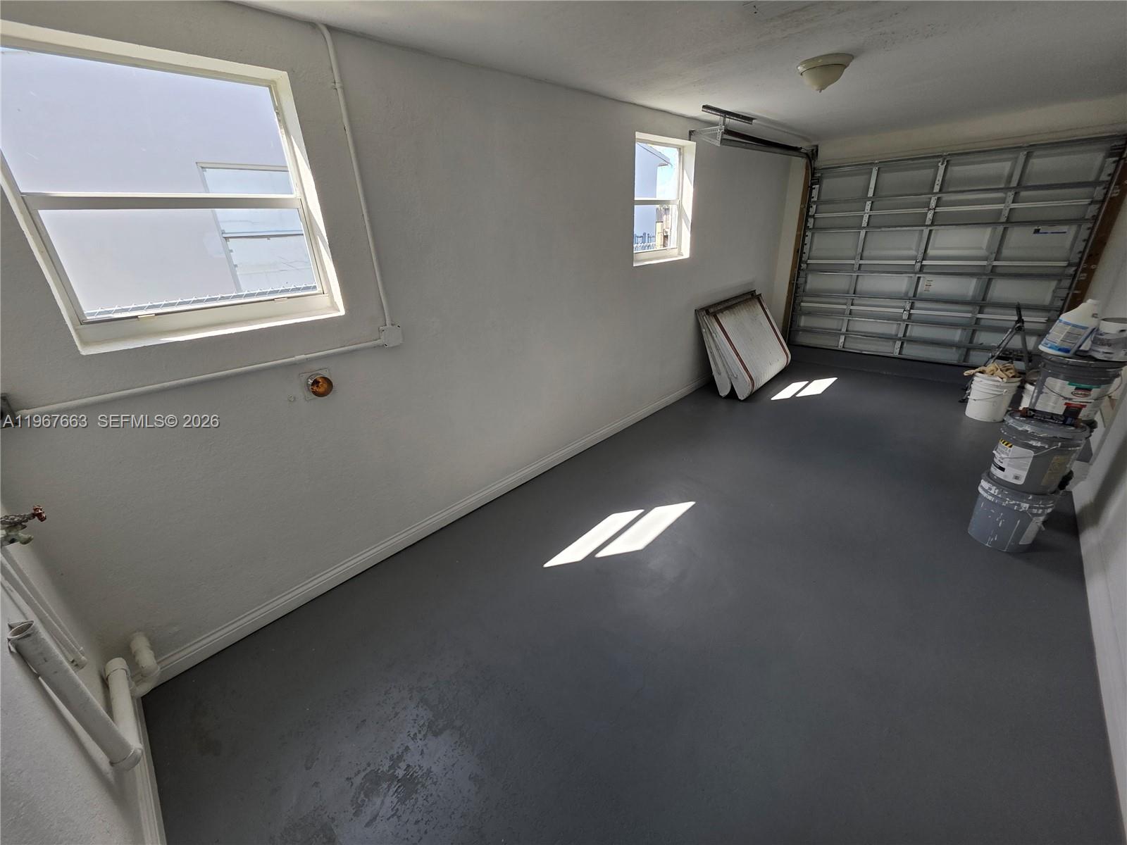 HOLLYWOOD LITTLE RANCHES - Residential