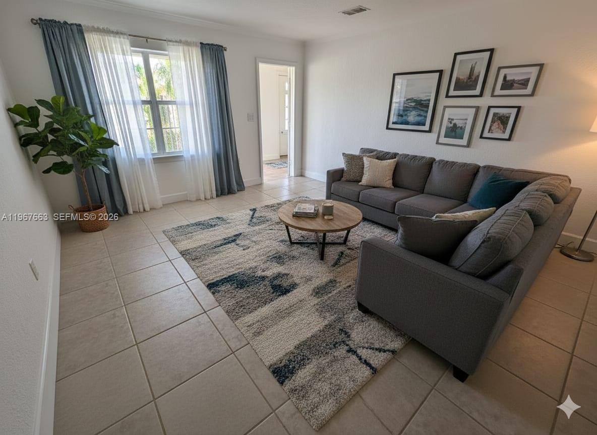 HOLLYWOOD LITTLE RANCHES - Residential