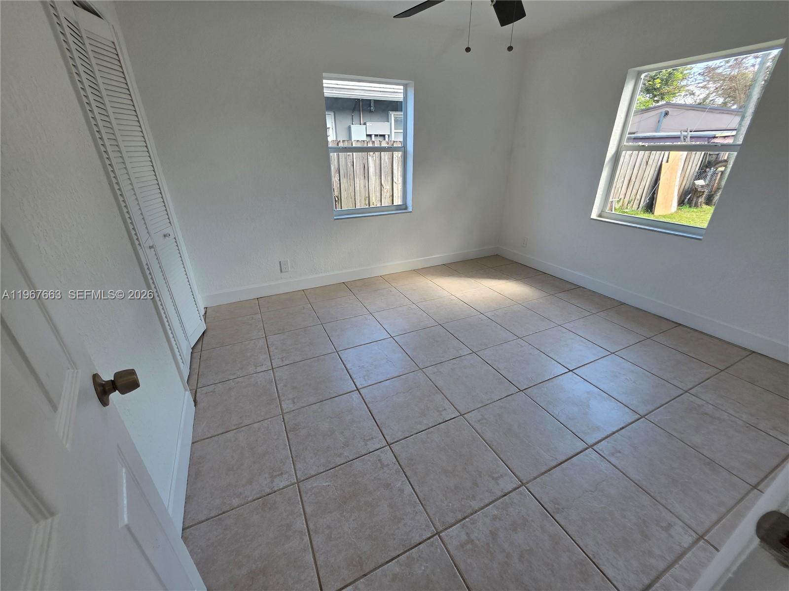 HOLLYWOOD LITTLE RANCHES - Residential