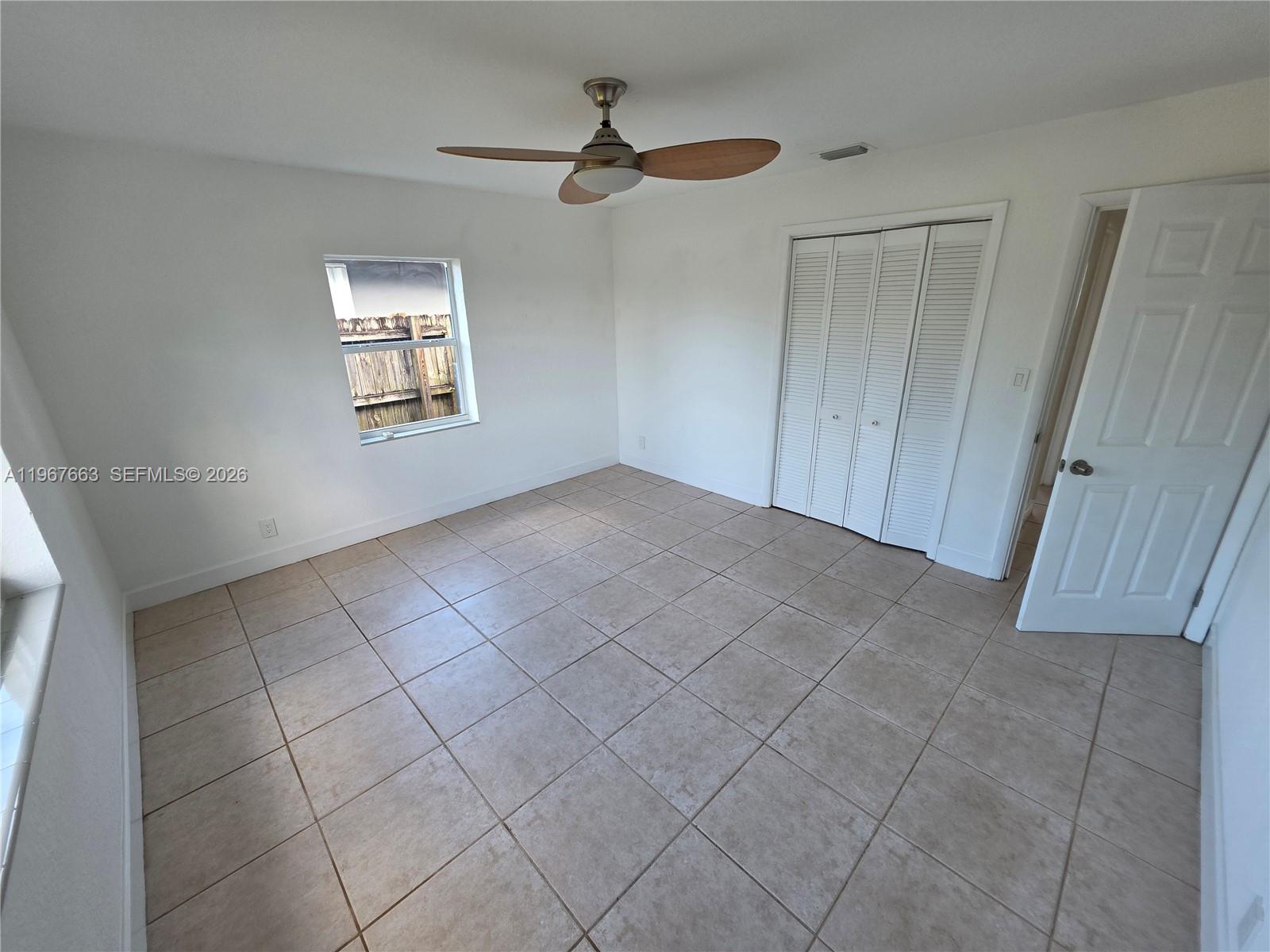 HOLLYWOOD LITTLE RANCHES - Residential