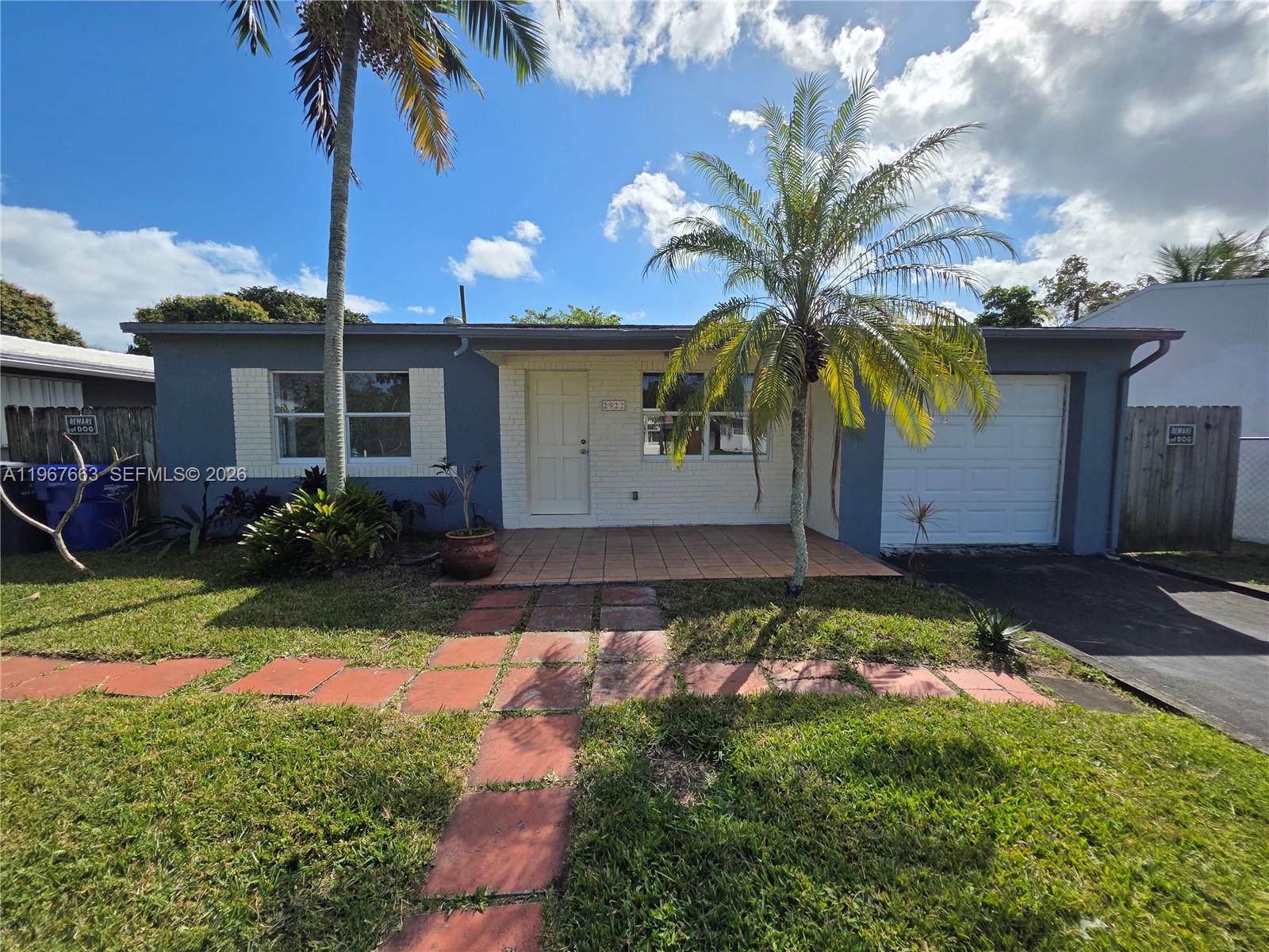 HOLLYWOOD LITTLE RANCHES - Residential