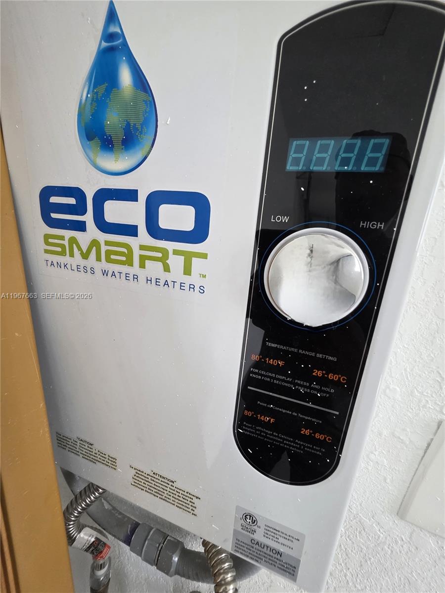 HOLLYWOOD LITTLE RANCHES - Residential