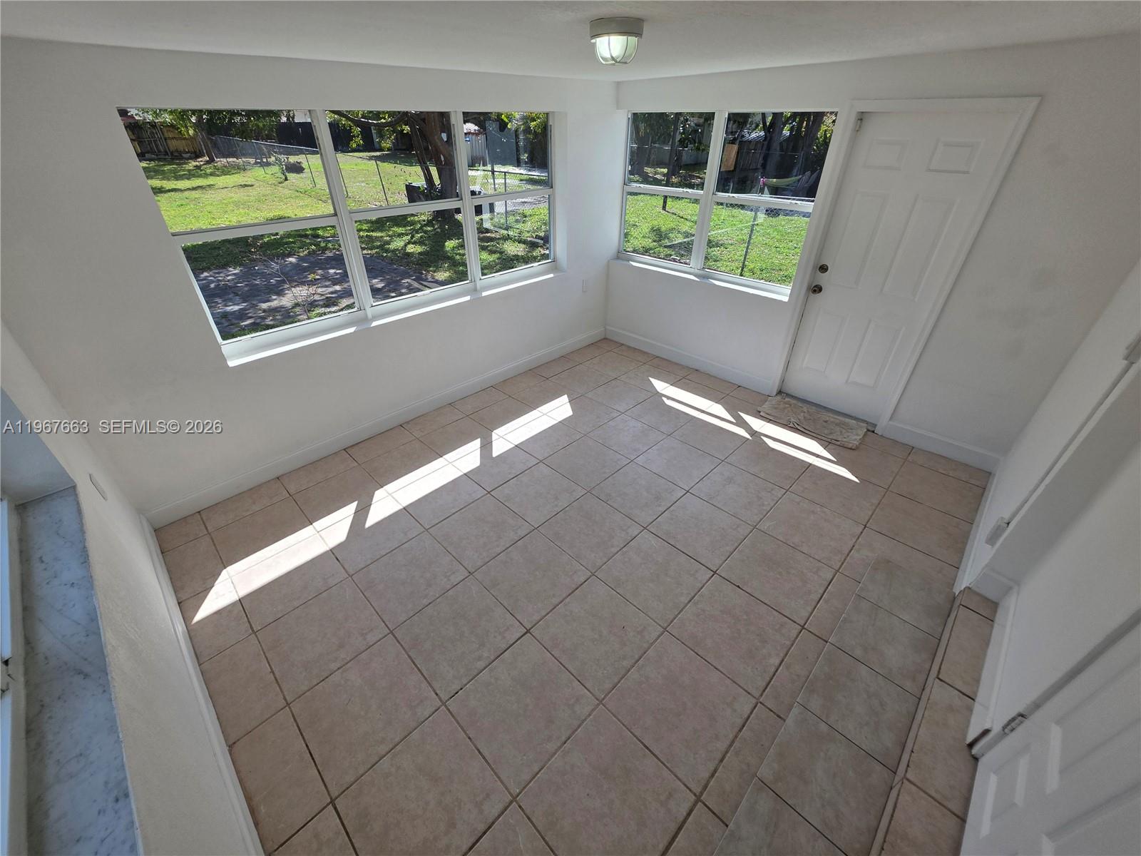 HOLLYWOOD LITTLE RANCHES - Residential