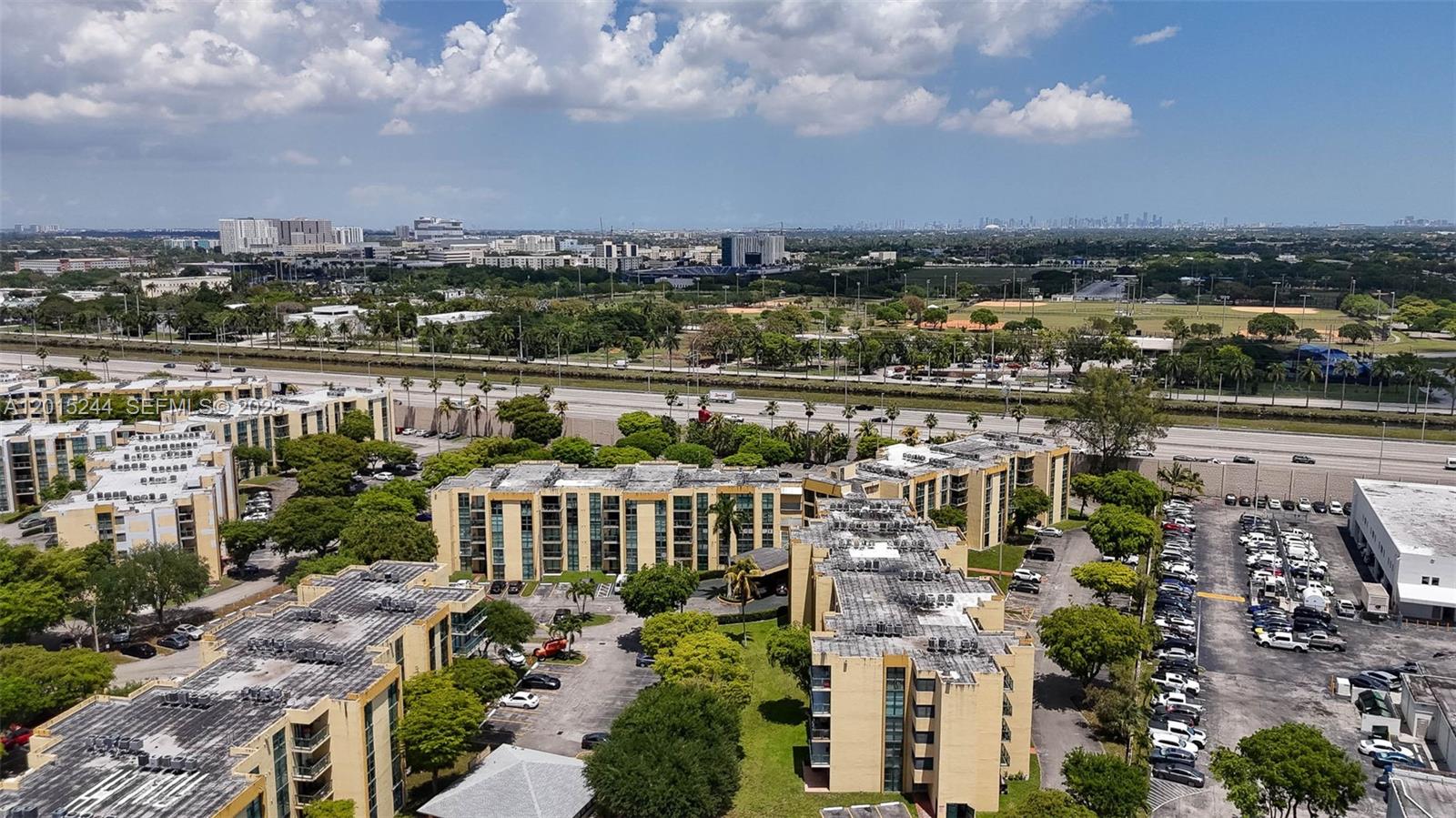 INTERNATIONAL PARK CONDO - Residential