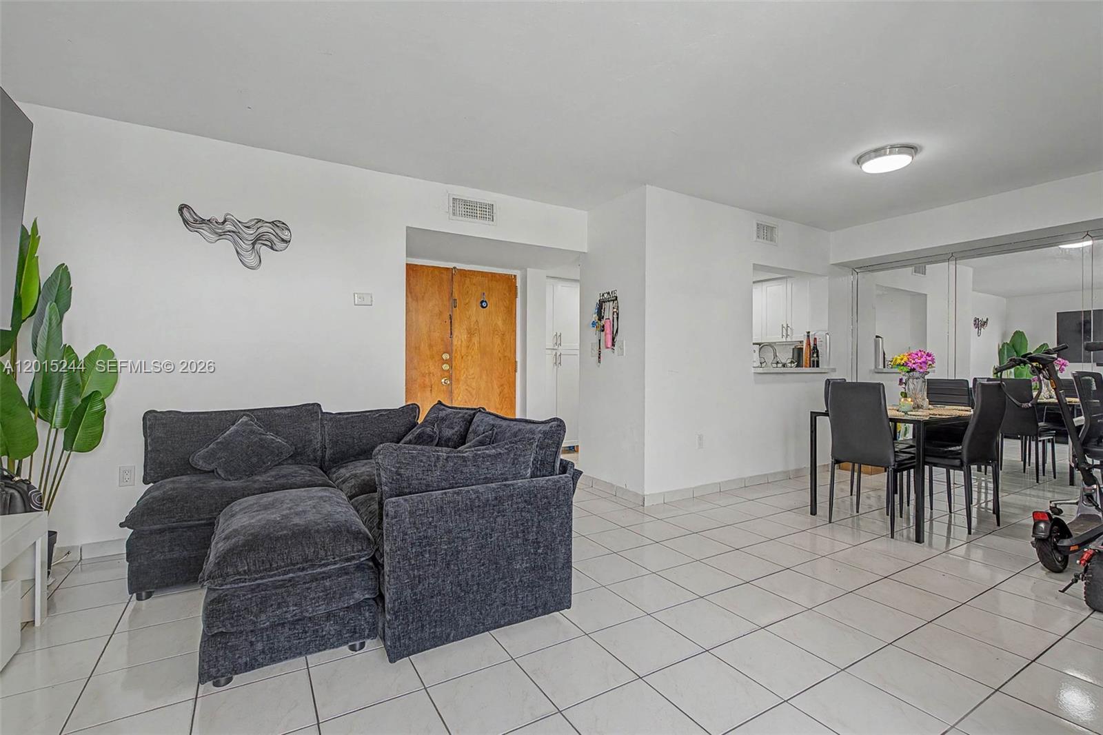 INTERNATIONAL PARK CONDO - Residential