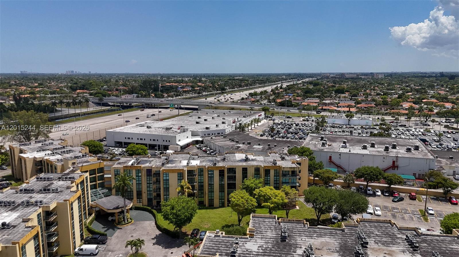 INTERNATIONAL PARK CONDO - Residential