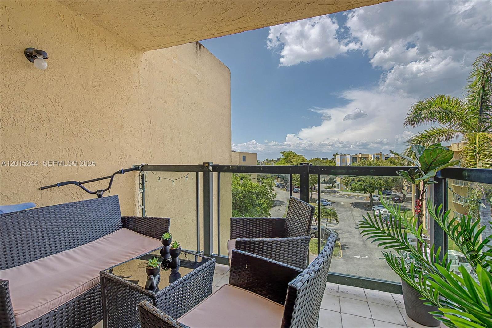 INTERNATIONAL PARK CONDO - Residential