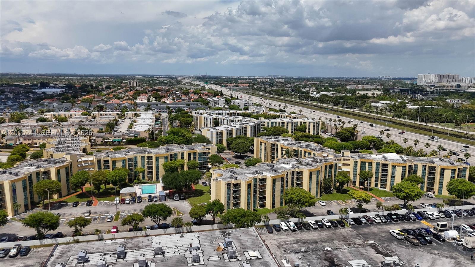 INTERNATIONAL PARK CONDO - Residential