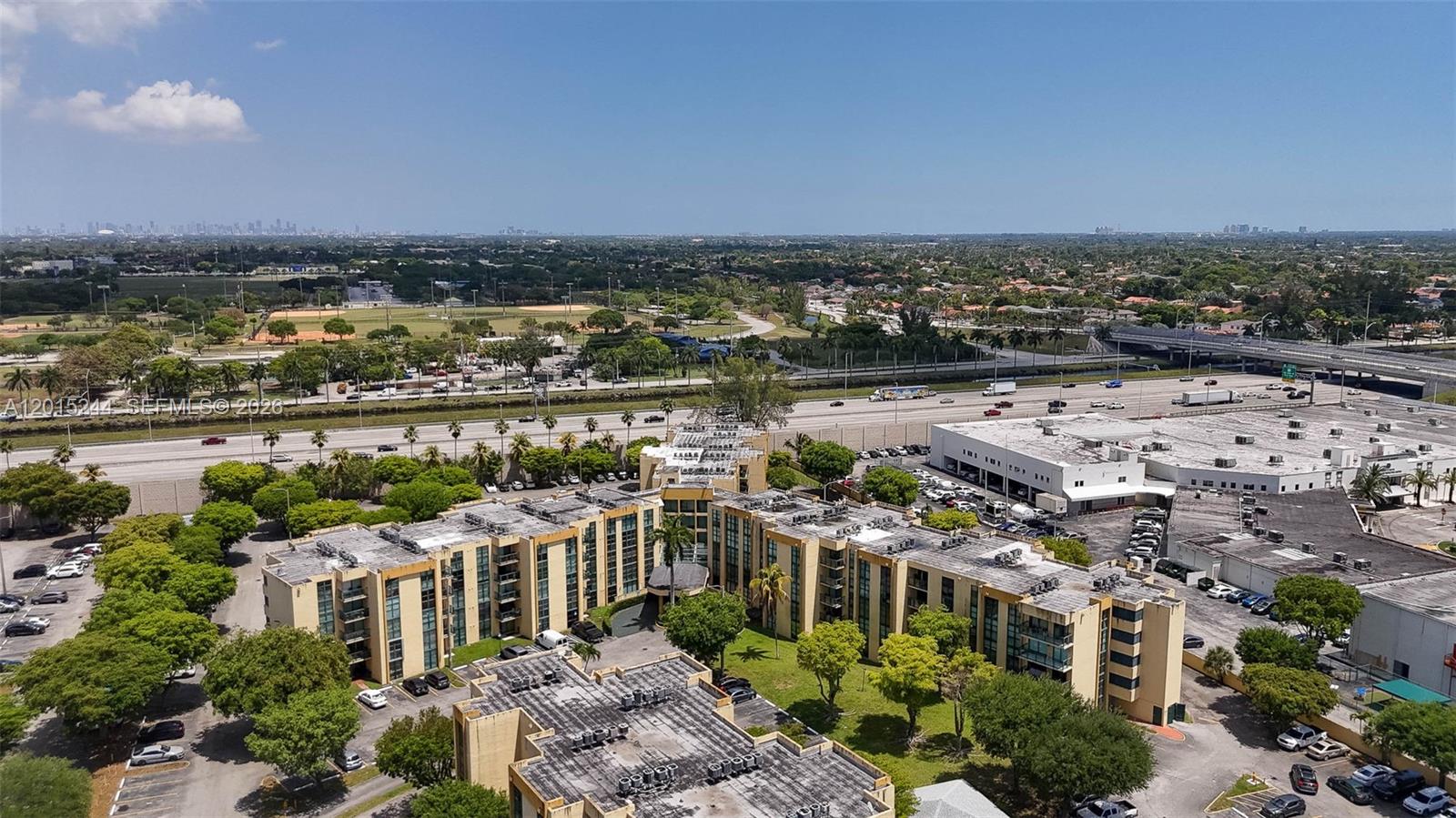 INTERNATIONAL PARK CONDO - Residential