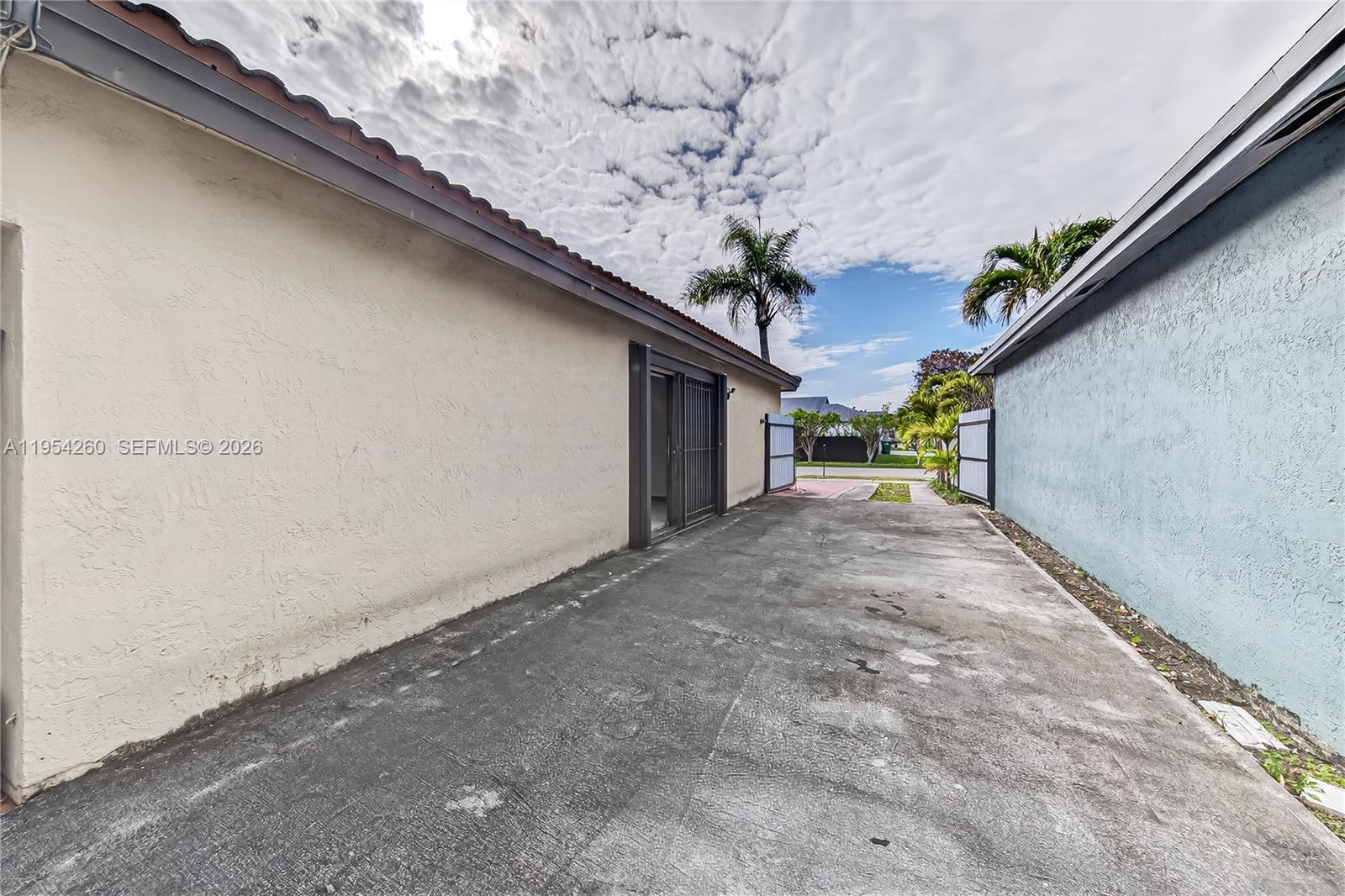 COLONIAL PINES - Residential