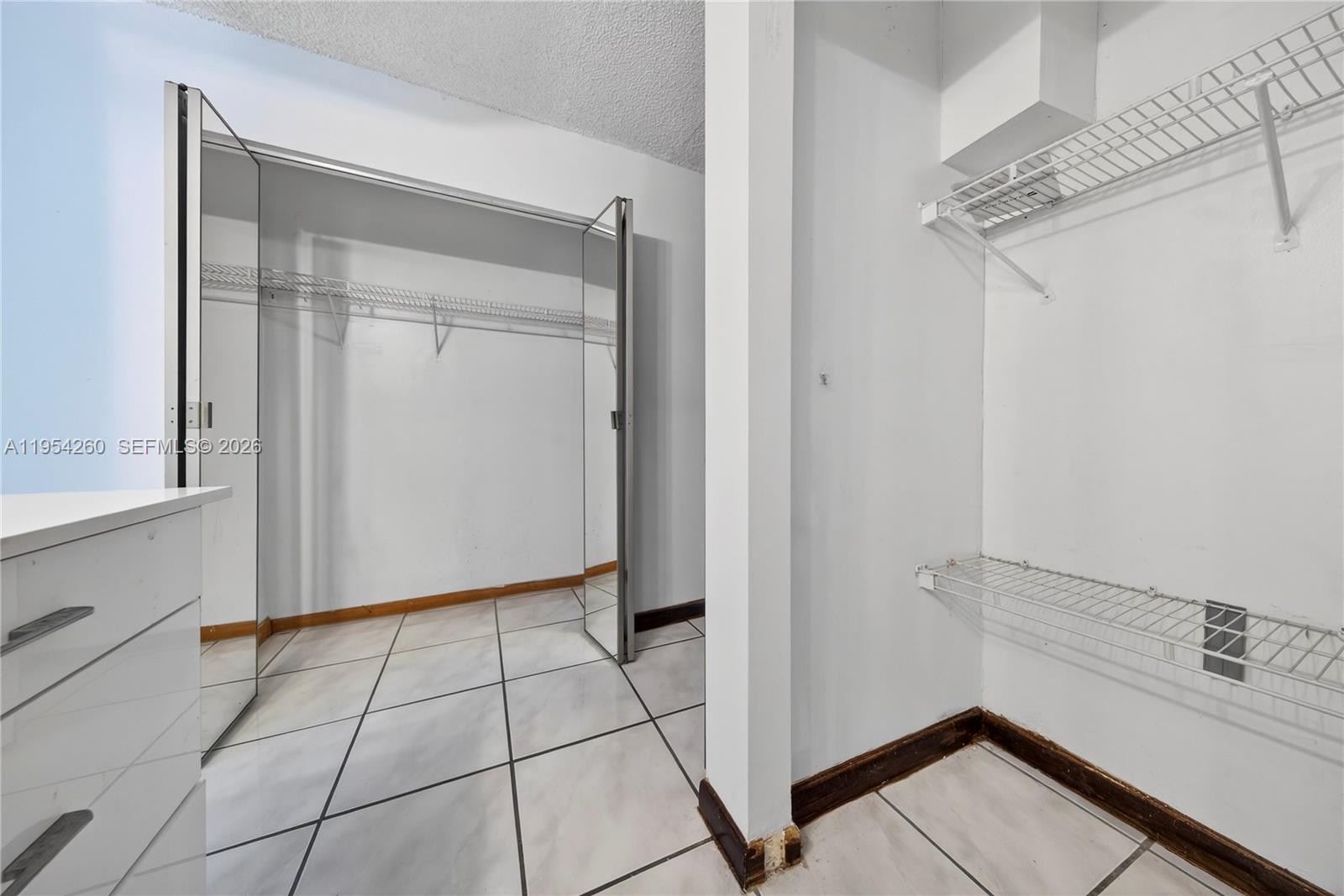 COLONIAL PINES - Residential