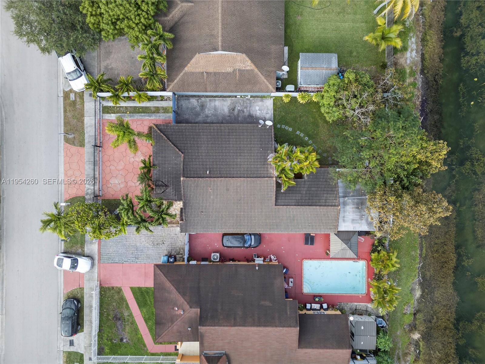 COLONIAL PINES - Residential