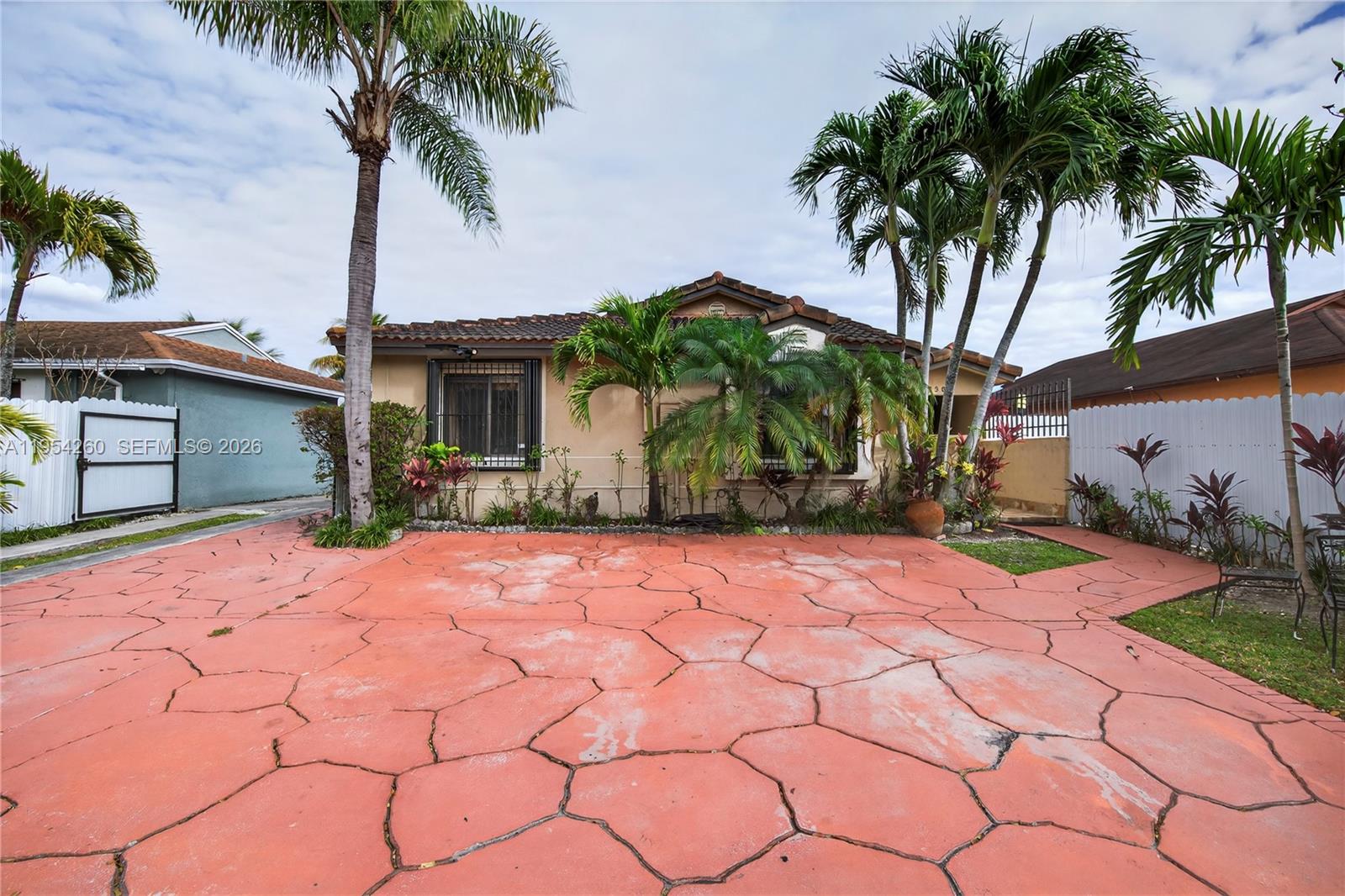 COLONIAL PINES - Residential