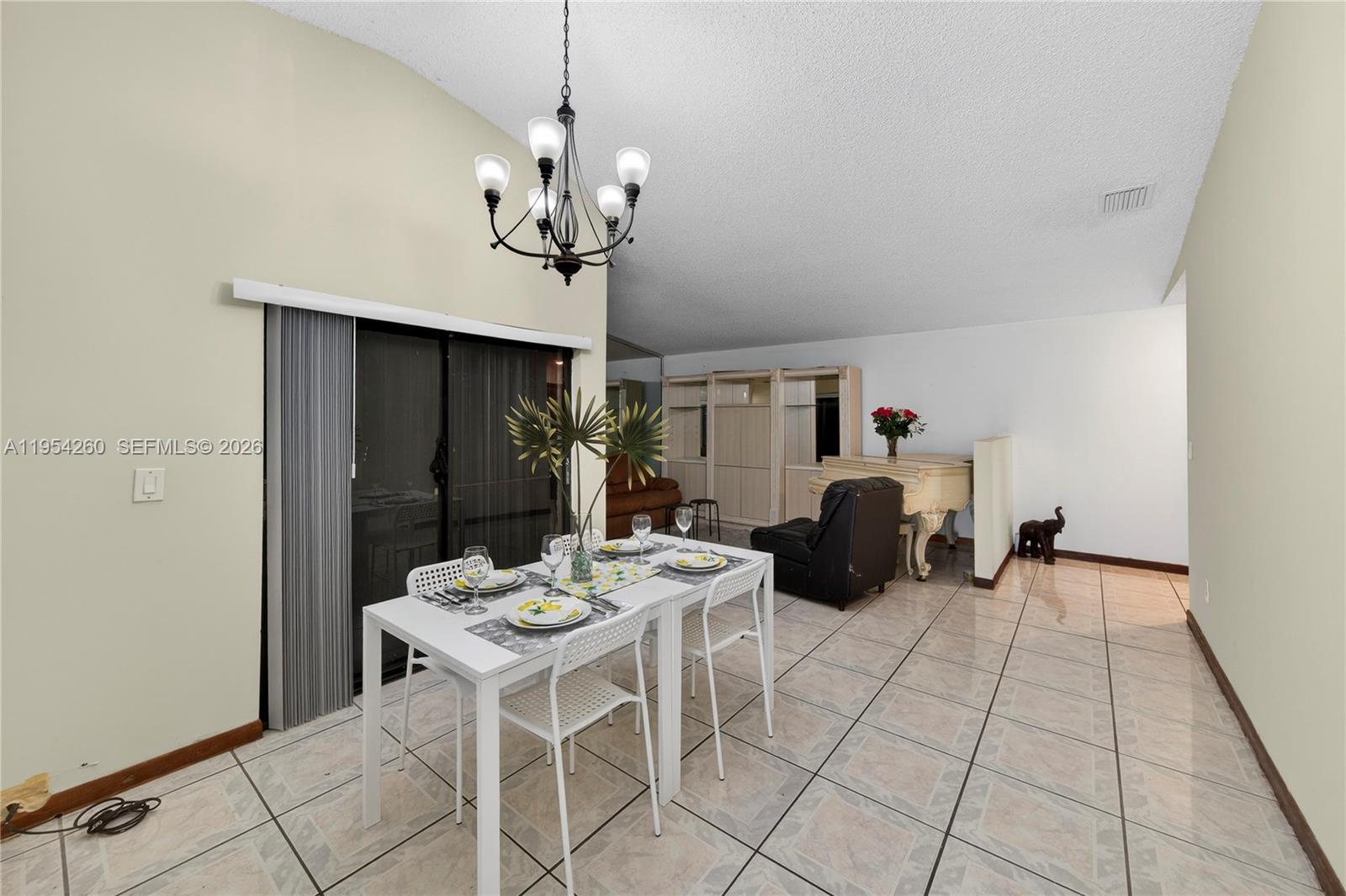 COLONIAL PINES - Residential