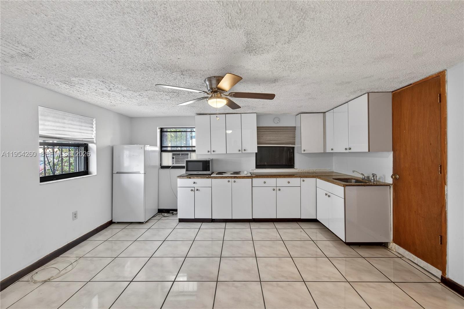 COLONIAL PINES - Residential